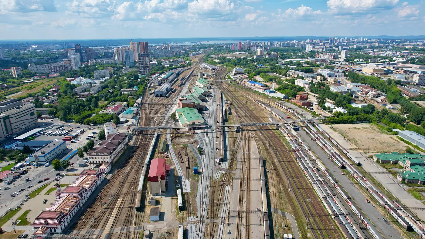 Вид на станцию Екатеринбург-Пассажирский, Завокзальный