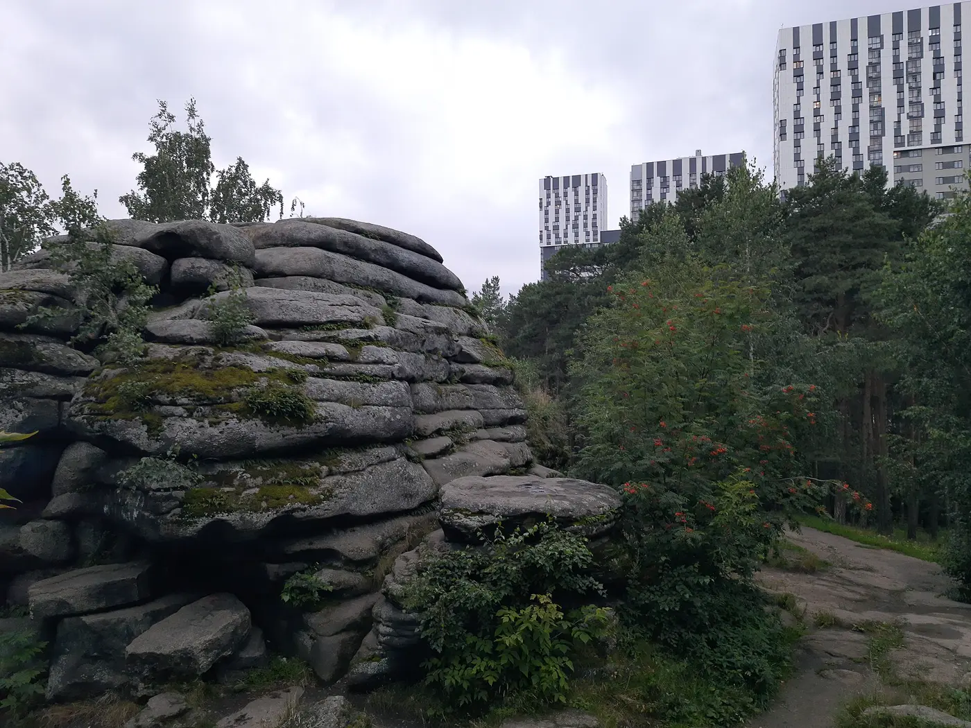 Каменные палатки в Шарташском лесопарке, ЖБИ